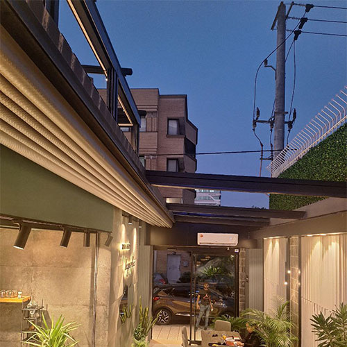 سقف برقی پارچه ای با کنترل از راه دور مناسب کافی شاپ هایی که فضای باز دارند