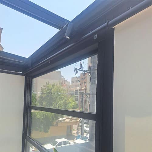 شیشه گیوتینی کار شده در کافی شاپ در شهر مشهد