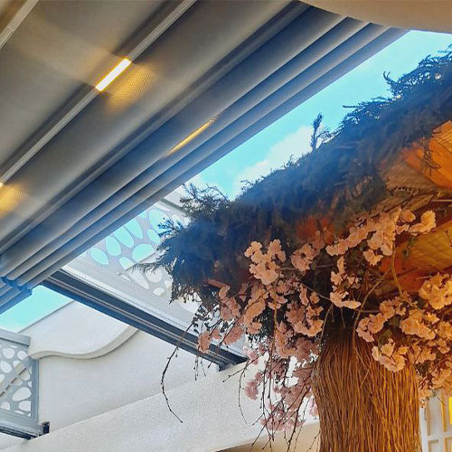 سقف پارچه ای متحرک کافی شاپی در شهر مشهد