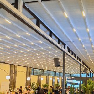 سقف جمعشو پارچهای کافه رستوران با نورپردازی LED