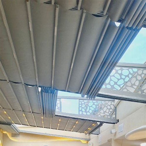 سقف پارچه ای جمع شو سفید کافی شاپ در مشهد