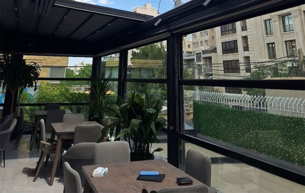 سقف پارچه ای و شیشه گیوتینی
