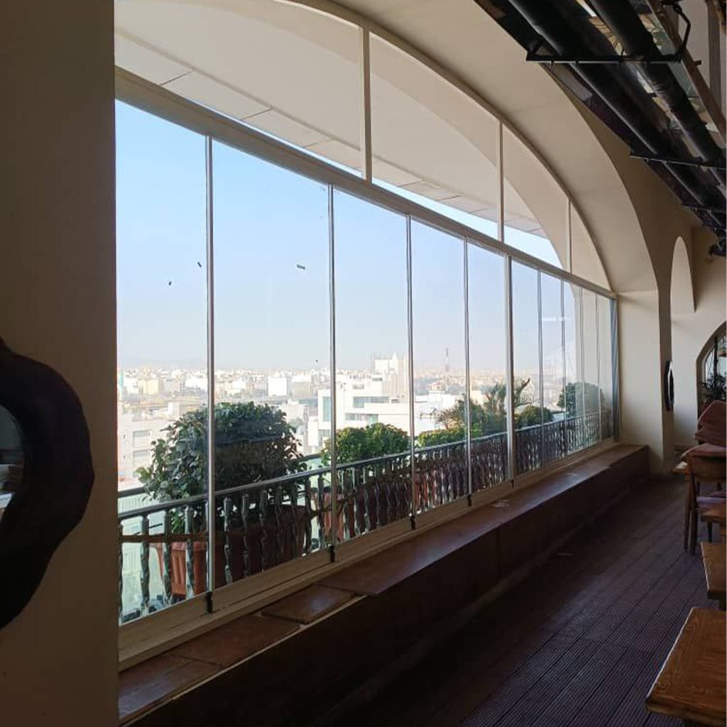 شیشه تاشو (جام بالکن)