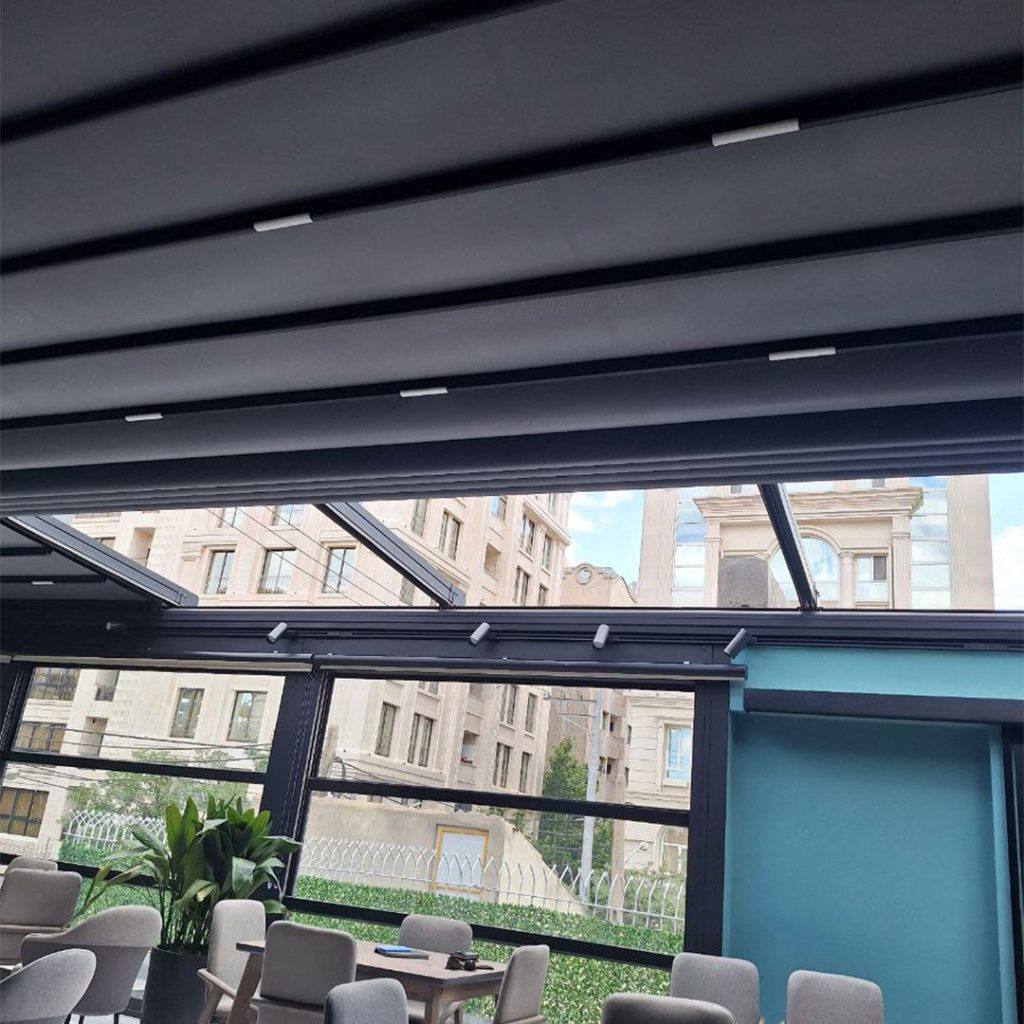 سقف پارچه ای و شیشه گیوتینی