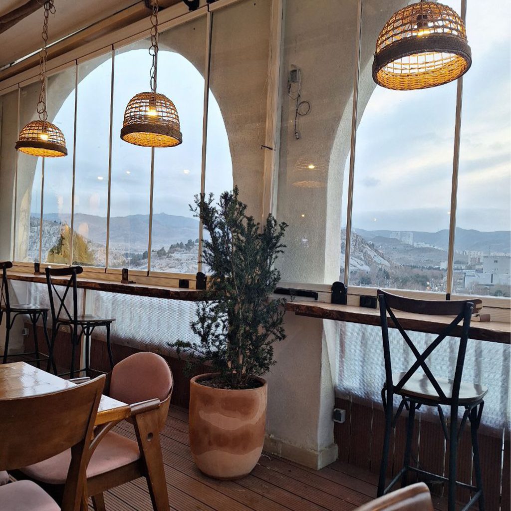 شیشه تاشو (جام بالکن)